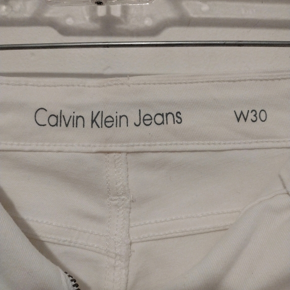 Calvin Klein - White Modern Casual Jean Shorts - Picture 13 of 15